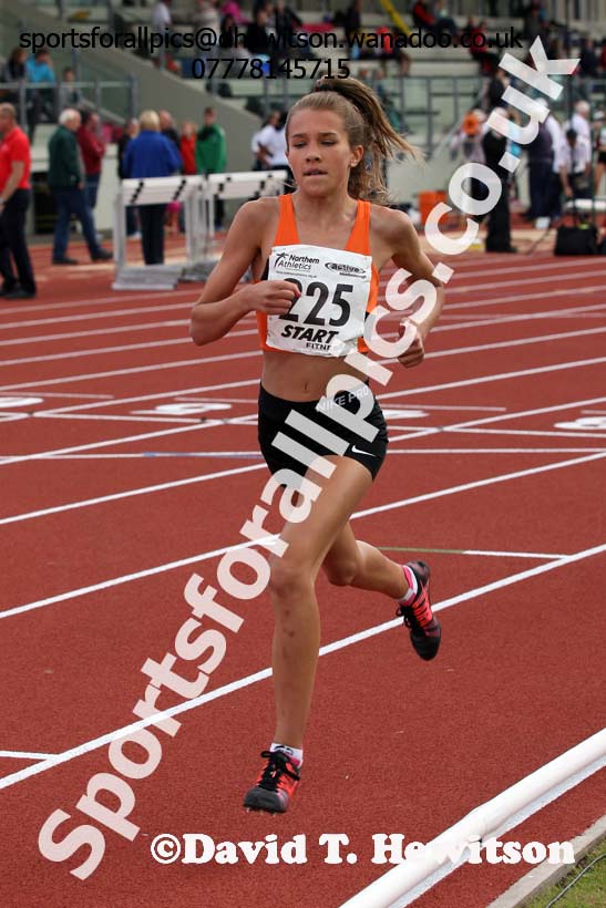 Under-15 girls 800 metres. Photo: David T. Hewitson/Sports for All Pics